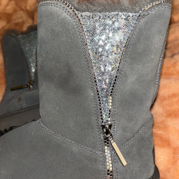 Grey sequins and zipper Ugg boots - Picture 6 of 11